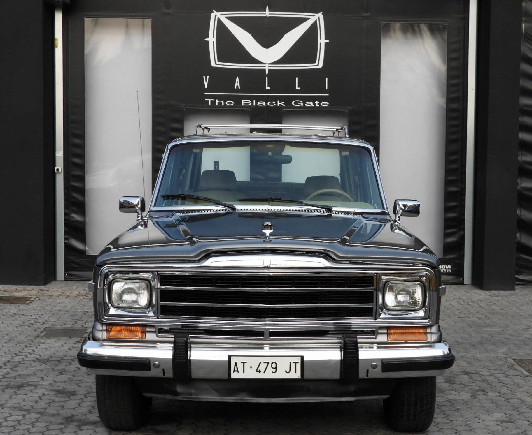 02 1989 Jeep Grand Wagoneer Antonello Invernizzi (2) VALLI - The Black Gate.jpeg