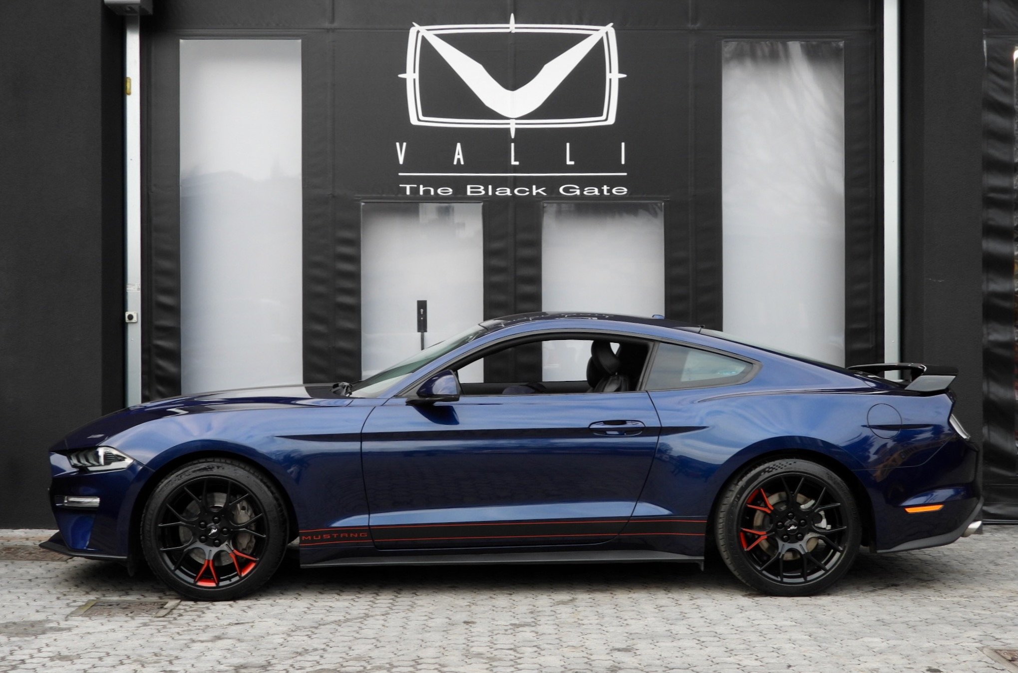03 2018 Mustang Fastaback Coupè 2.3L Cambio Manuale (2) VALLI - The Black Gate - Angelo Torriani.jpeg