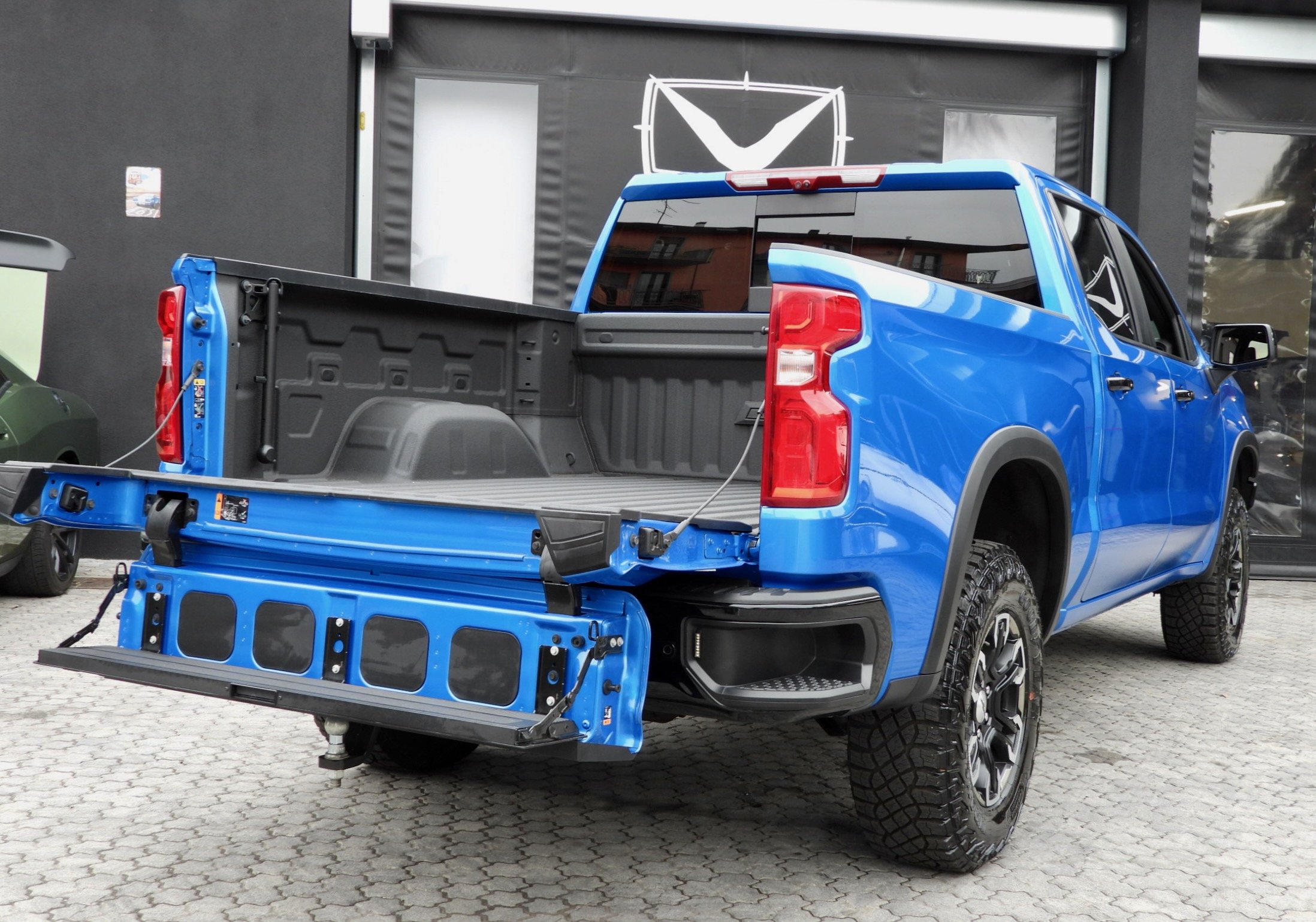 09 2025 Chevrolet ZR2 6.2L EcoTech3 Riptide Blue Metallic (1) Standard.jpeg