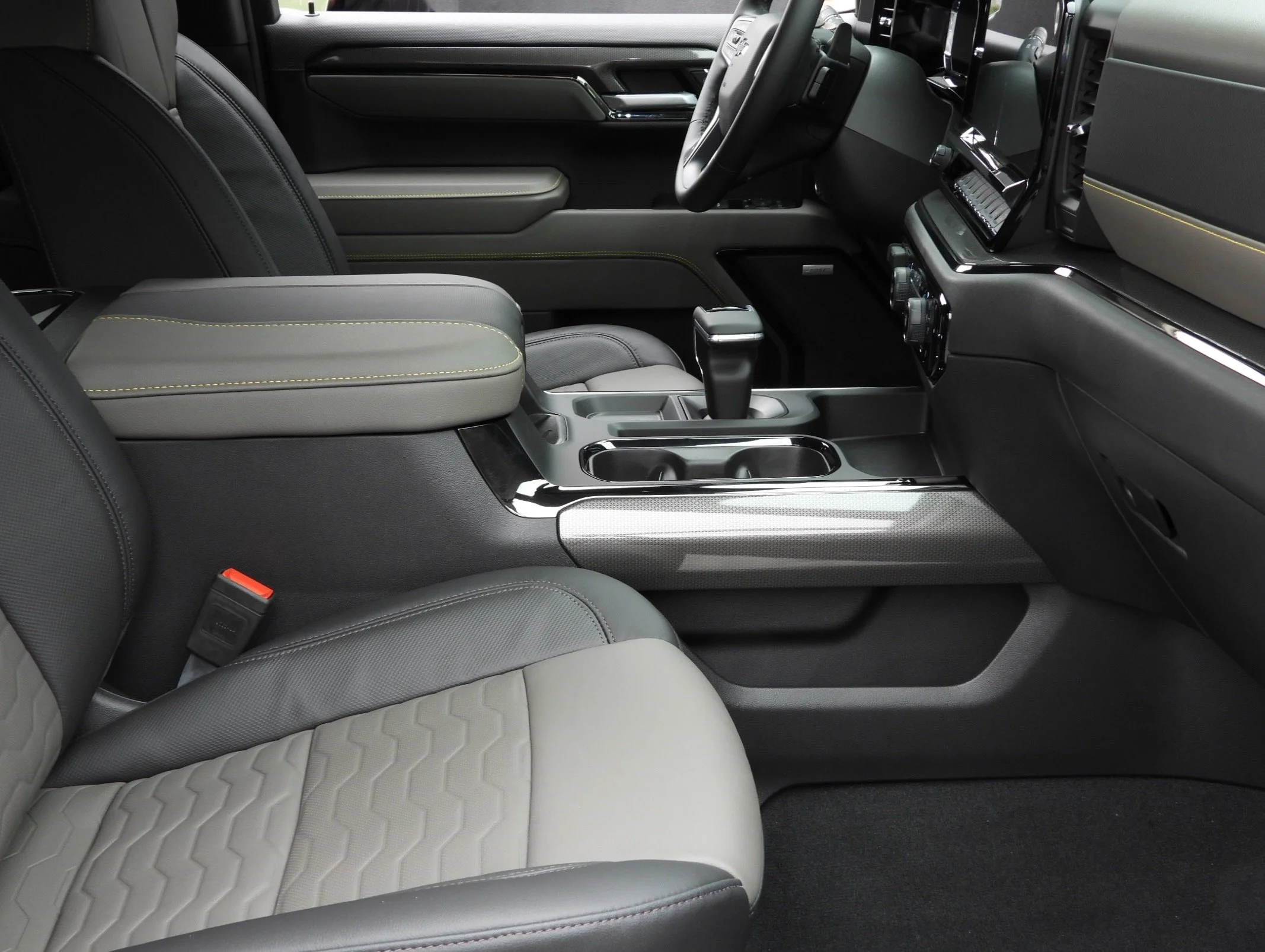 15 2025 Chevrolet ZR2 6.2L EcoTech3 Riptide Blue Metallic (1) Standard.jpeg