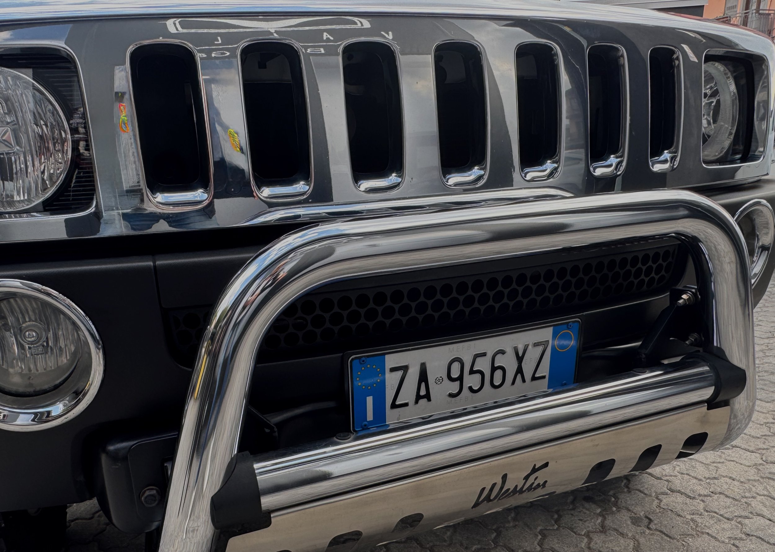 09 2006 Hummer H3 3.5L Bianca Adriano Miglierina - VALLI - The Black Gate.jpeg