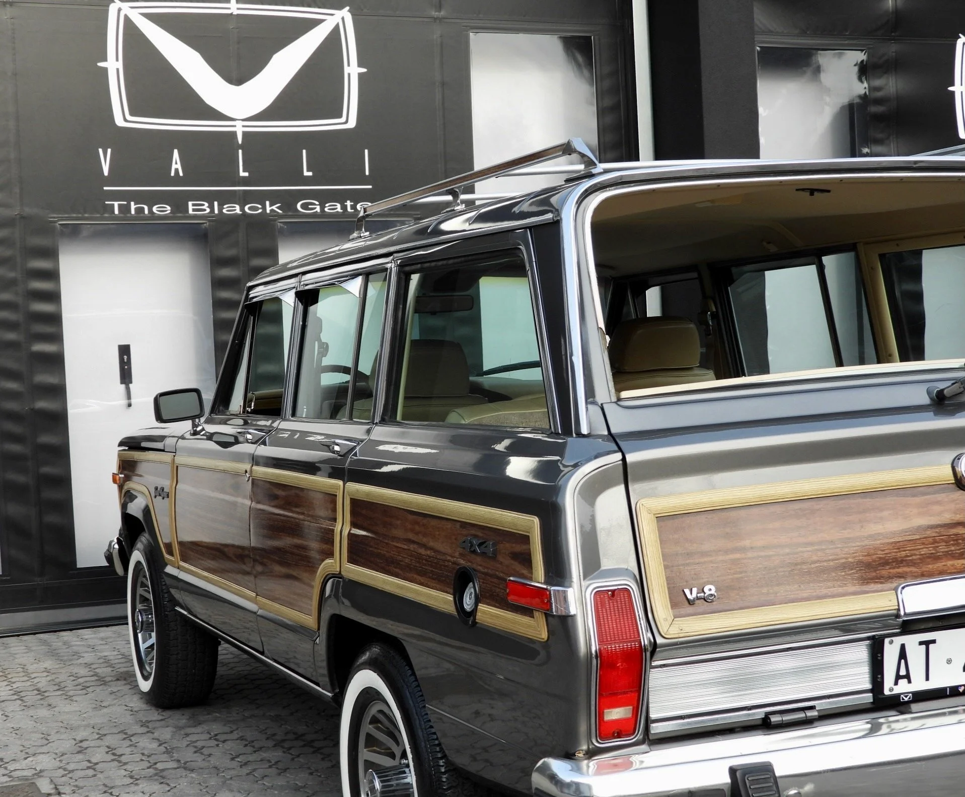 09 1989 Jeep Grand Wagoneer Antonello Invernizzi (2) VALLI - The Black Gate.jpeg