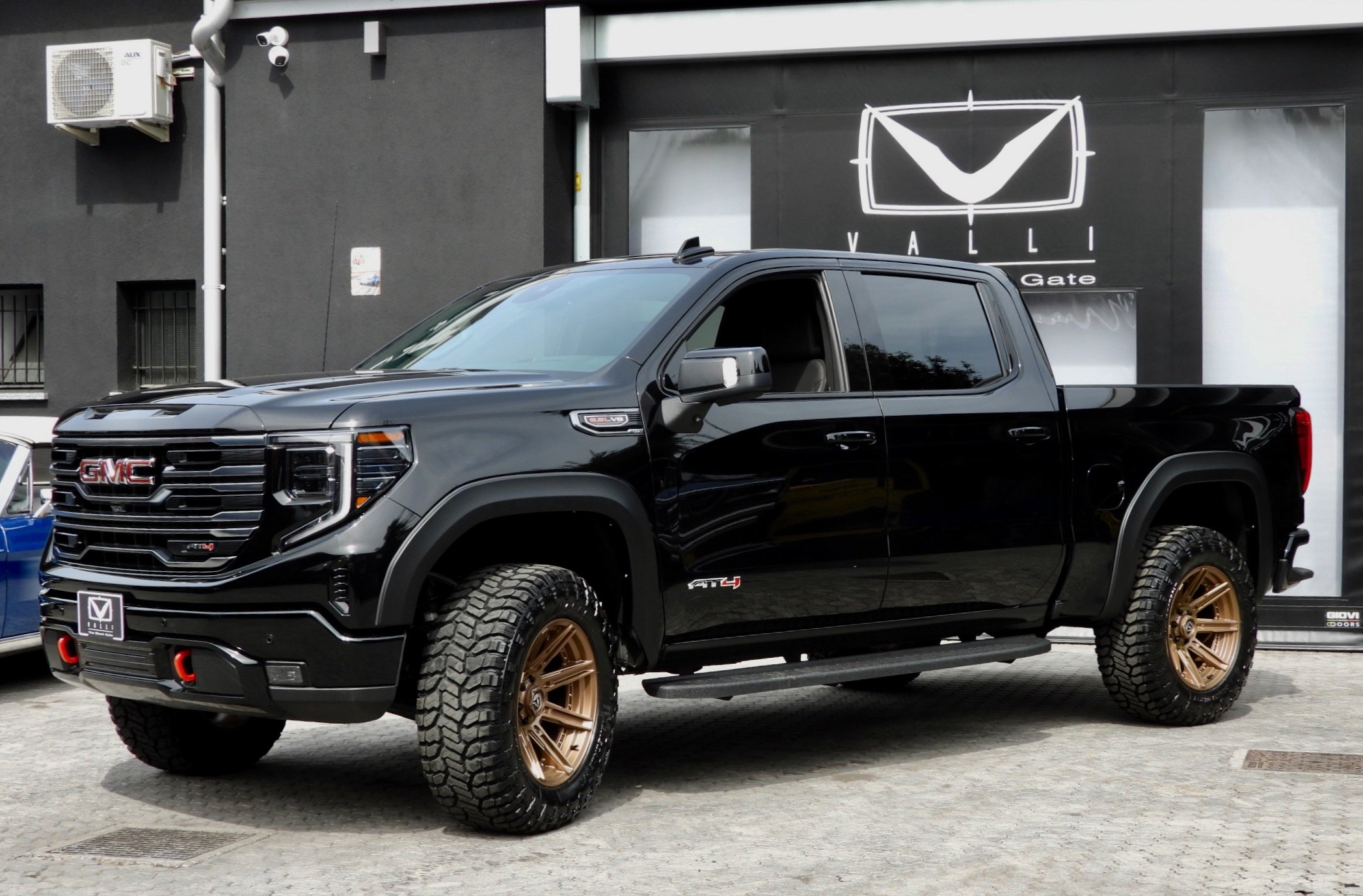 07 2026 GMC Sierra AT4 Onyx Black VALLIzzato Bronzé Fuel Rims.jpeg