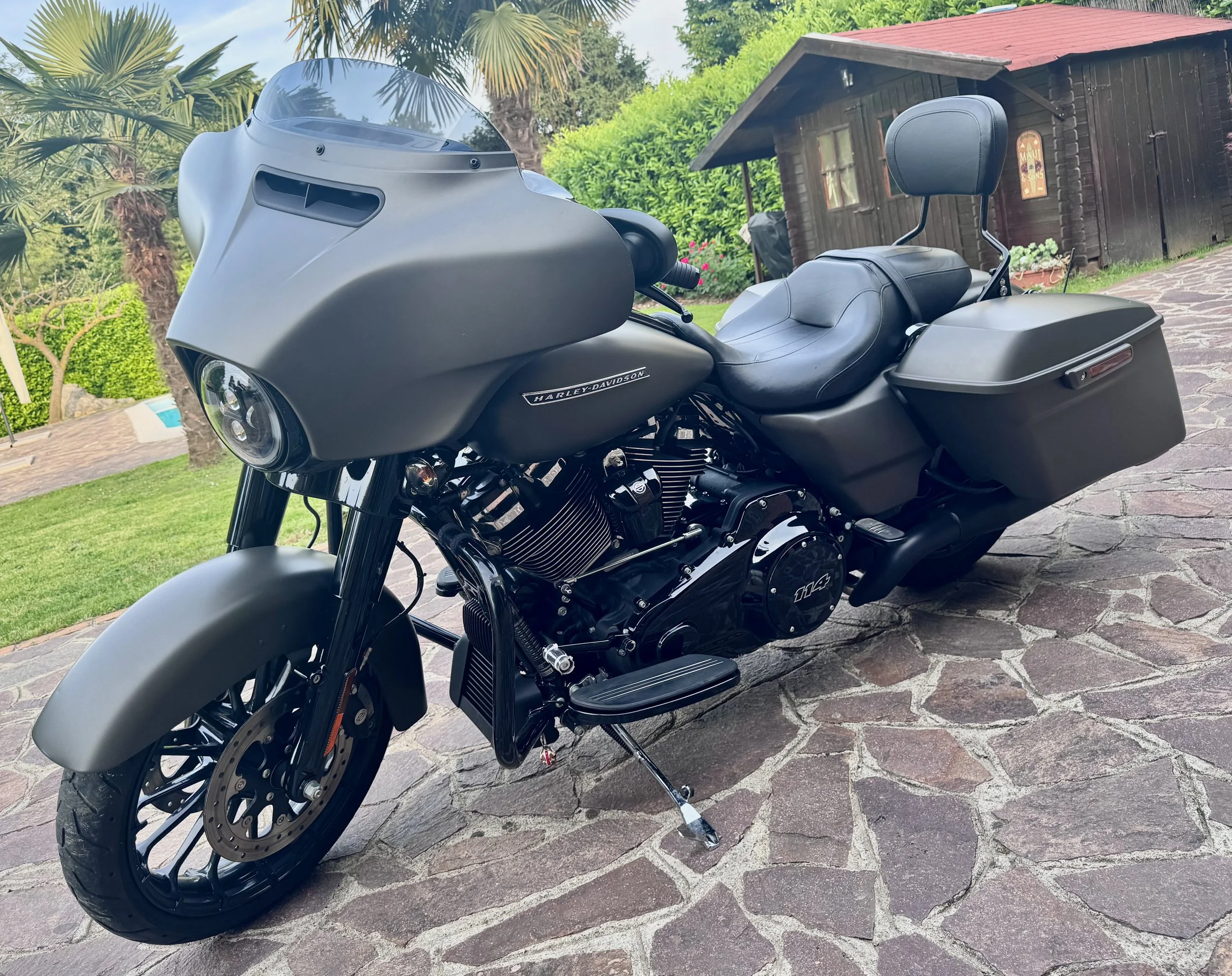 01A 2019 HD FLHXS Street Glide 114 Denim Gray.jpeg