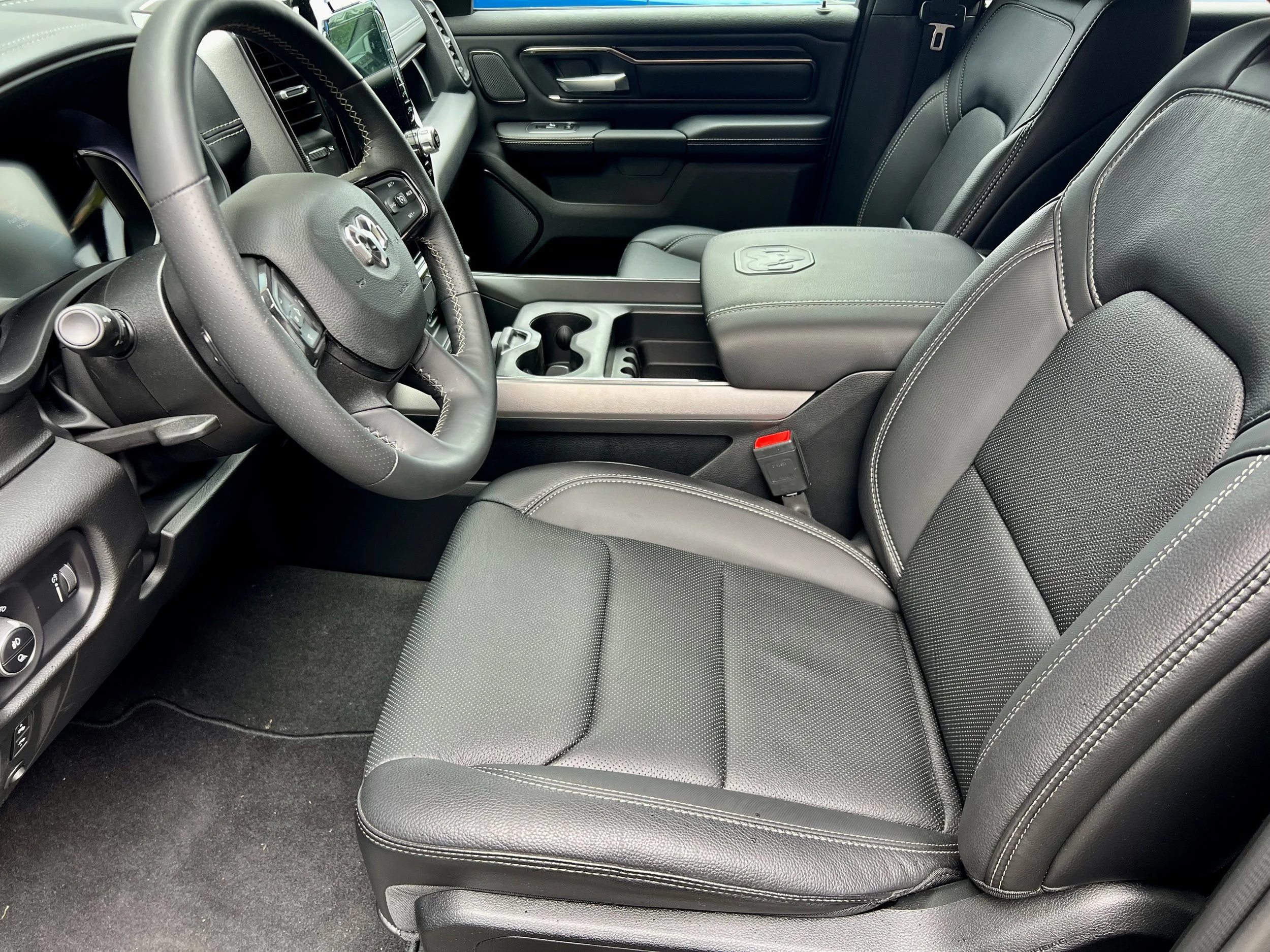 21 2024 Dodge Ram DT Sport GT Night Edition originale.jpeg