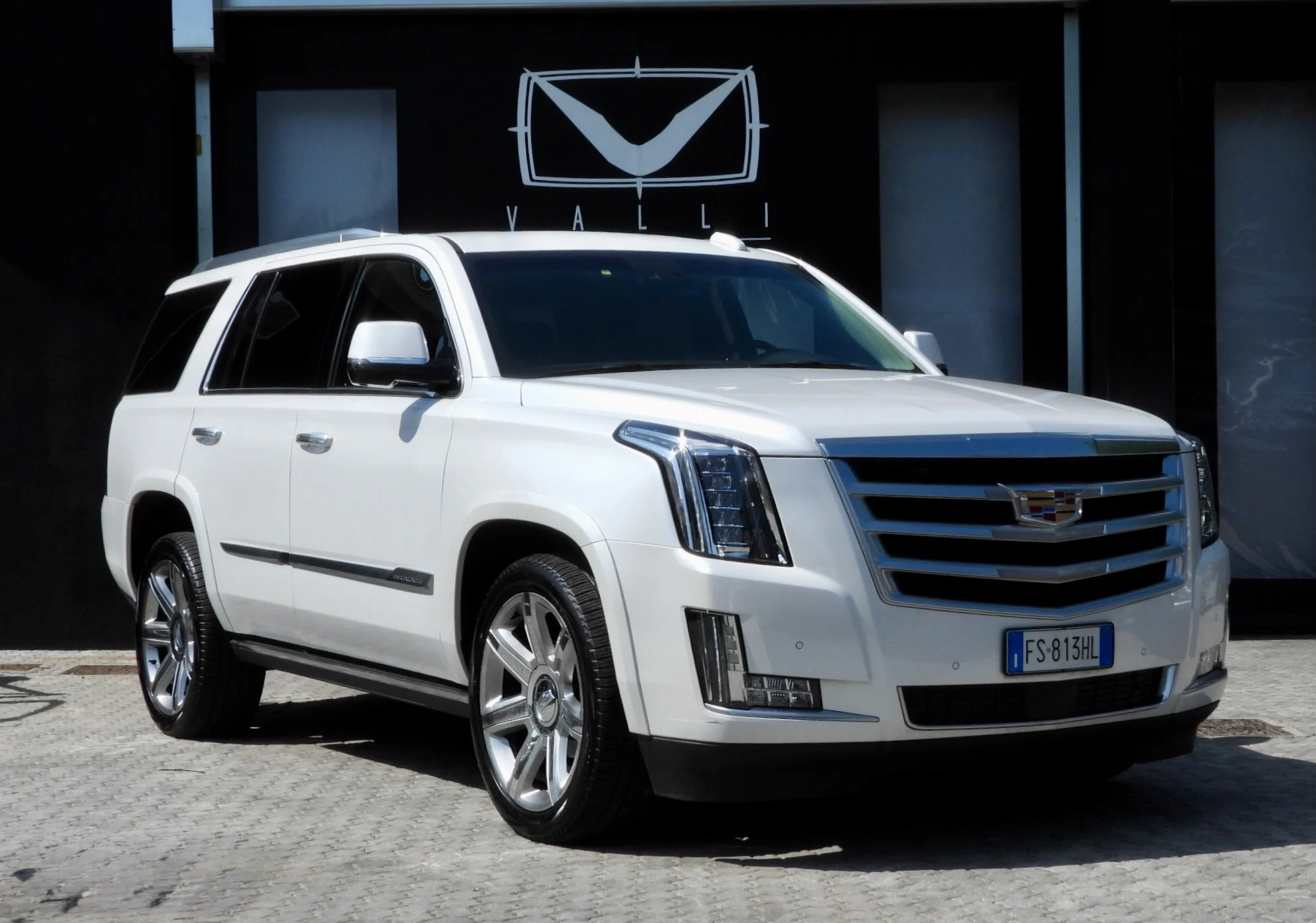 03 2018 Cadillac Escalade Platinun SUV Crystal White M.Y. 2016.jpeg