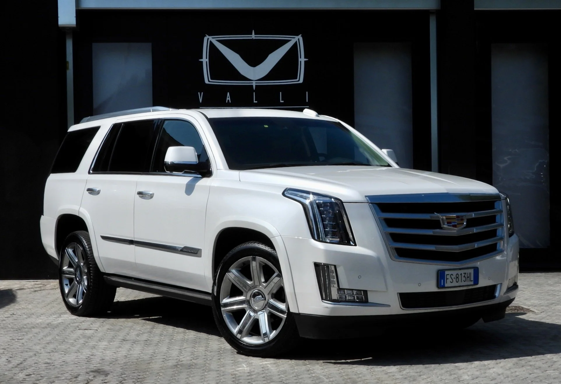 09 2018 Cadillac Escalade Platinun SUV Crystal White M.Y. 2016.jpeg