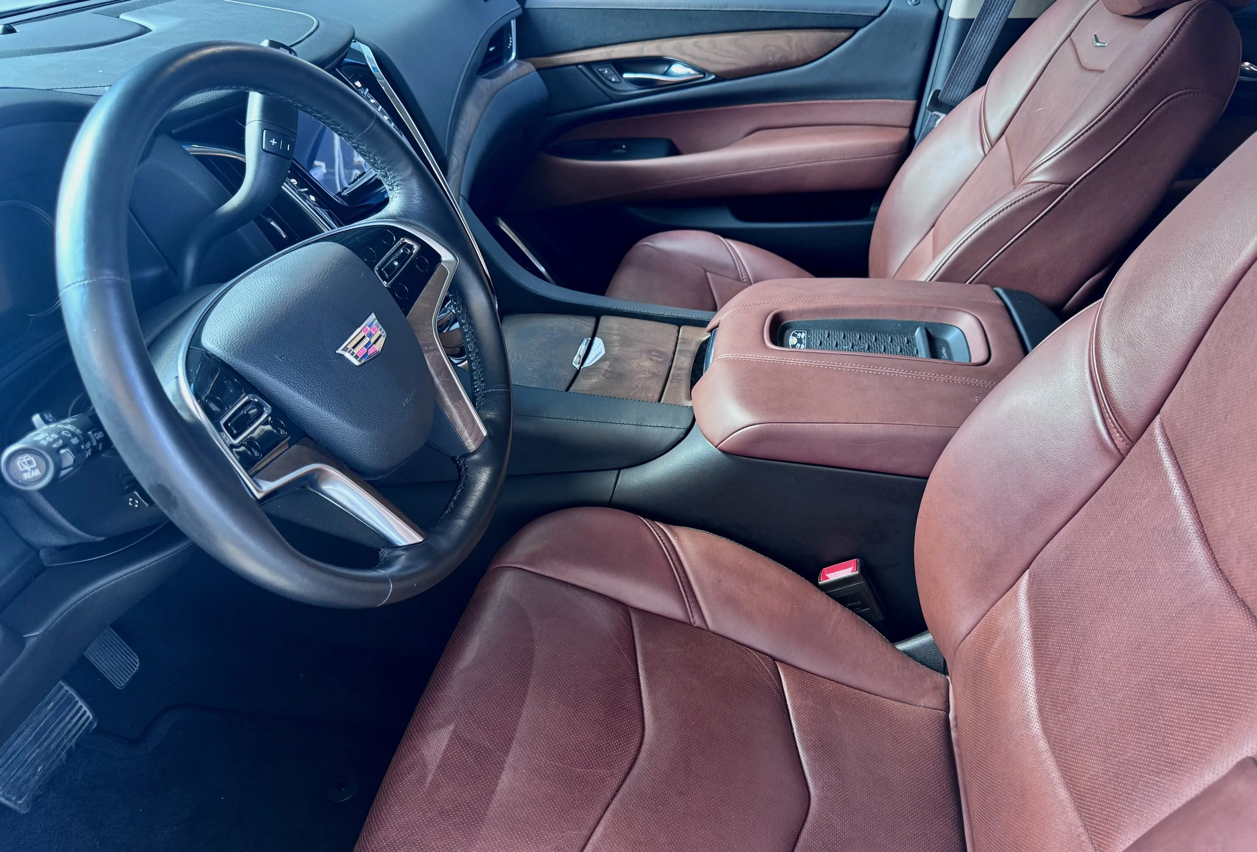 10 2018 Cadillac Escalade Platinun SUV Crystal White M.Y. 2016.jpeg
