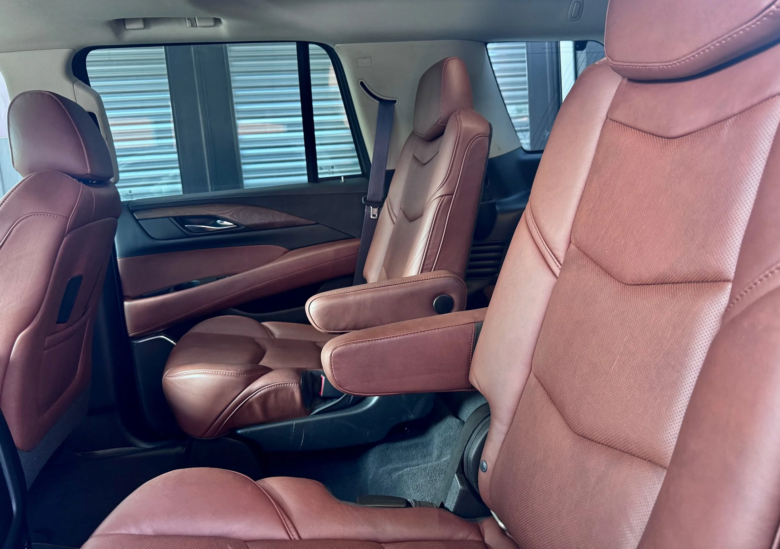12 2018 Cadillac Escalade Platinun SUV Crystal White M.Y. 2016.jpeg