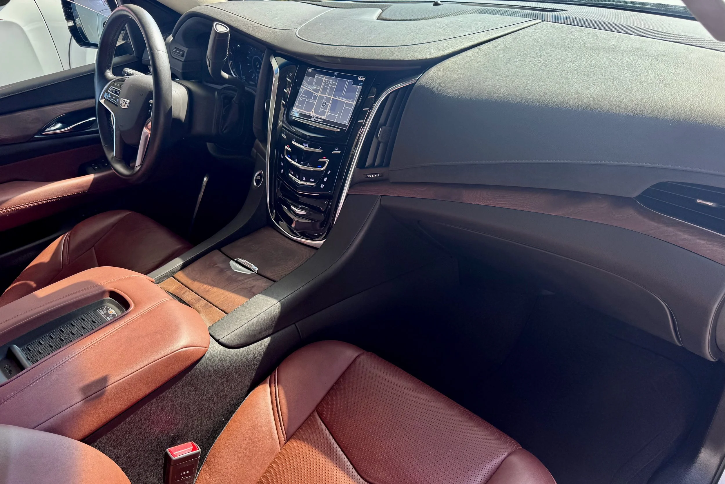 13 2018 Cadillac Escalade Platinun SUV Crystal White M.Y. 2016.jpeg