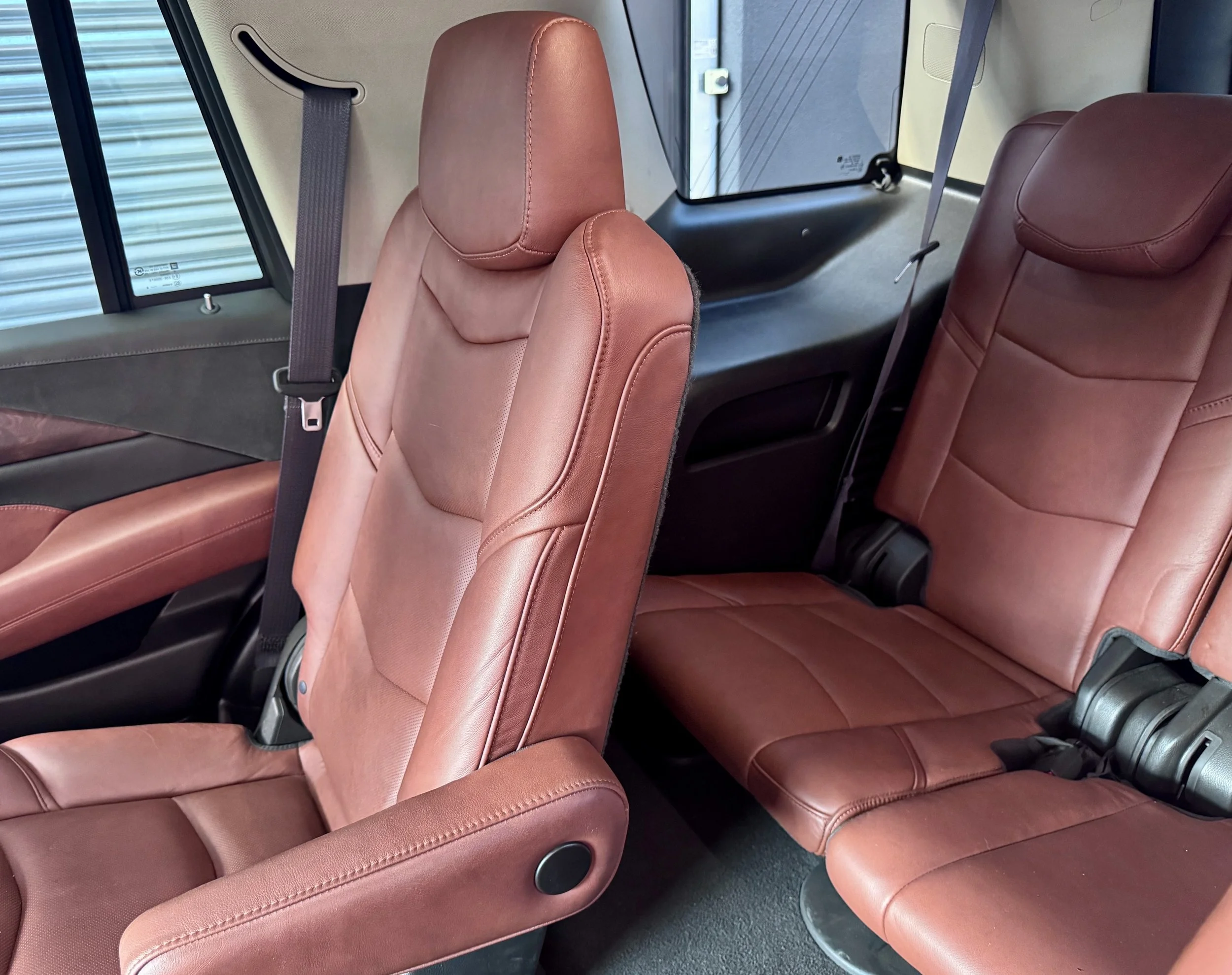 14 2018 Cadillac Escalade Platinun SUV Crystal White M.Y. 2016.jpeg