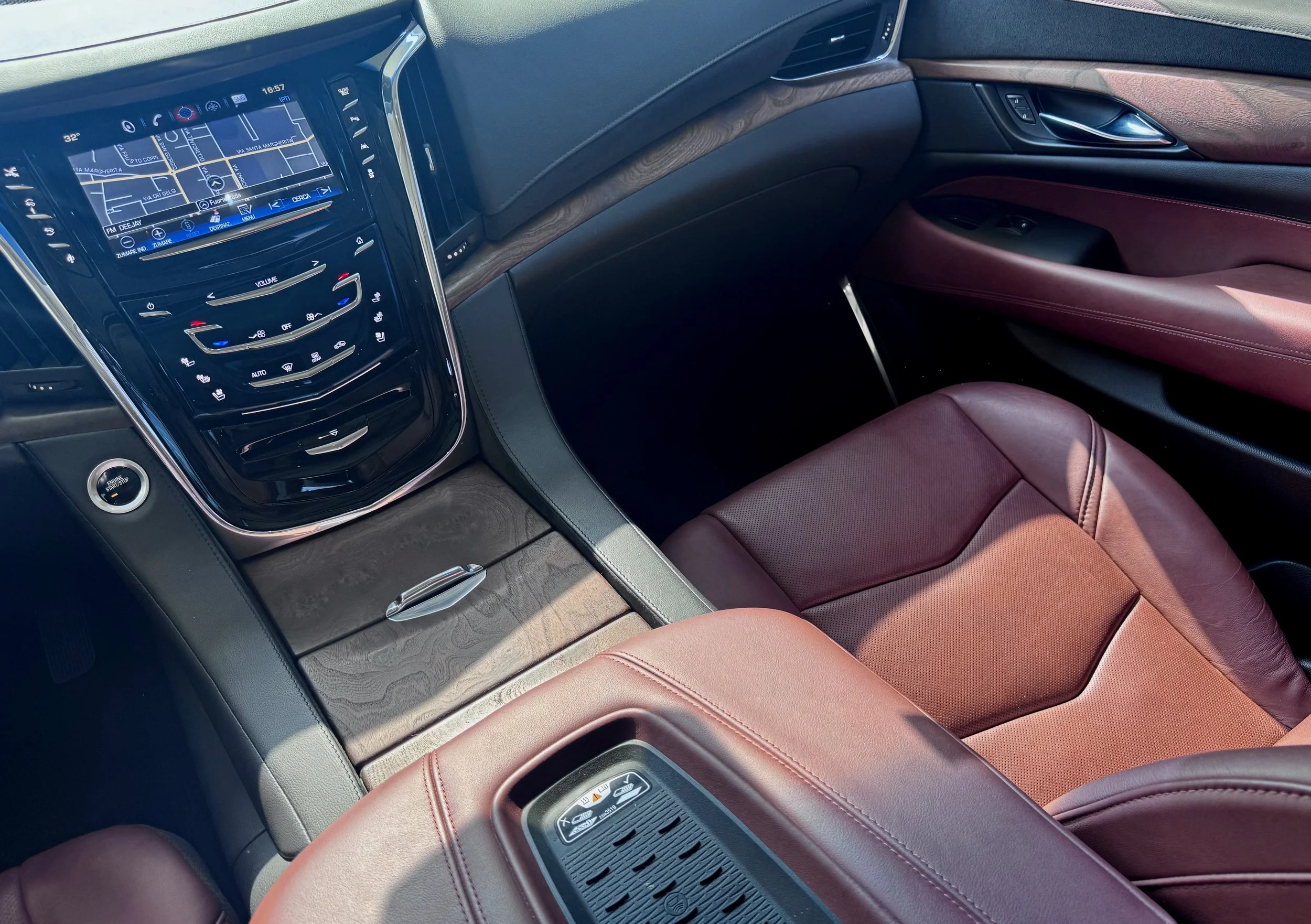 15 2018 Cadillac Escalade Platinun SUV Crystal White M.Y. 2016.jpeg