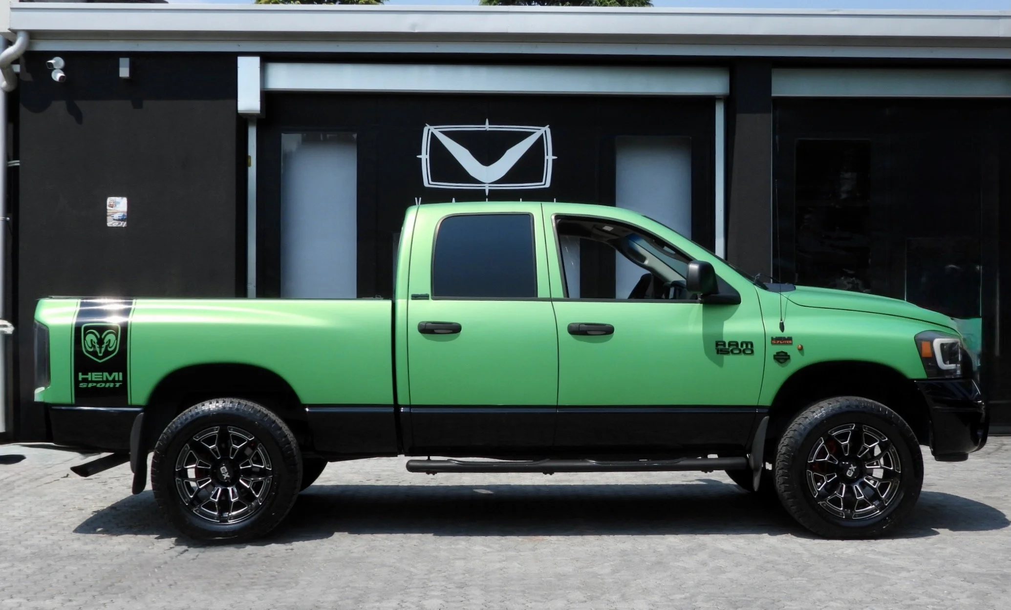 06 2006 Dodge Ram DR Sport CrewCab 5.7L V8 Hemi Marco Seghizzi - VALLI The Black Gate.jpeg