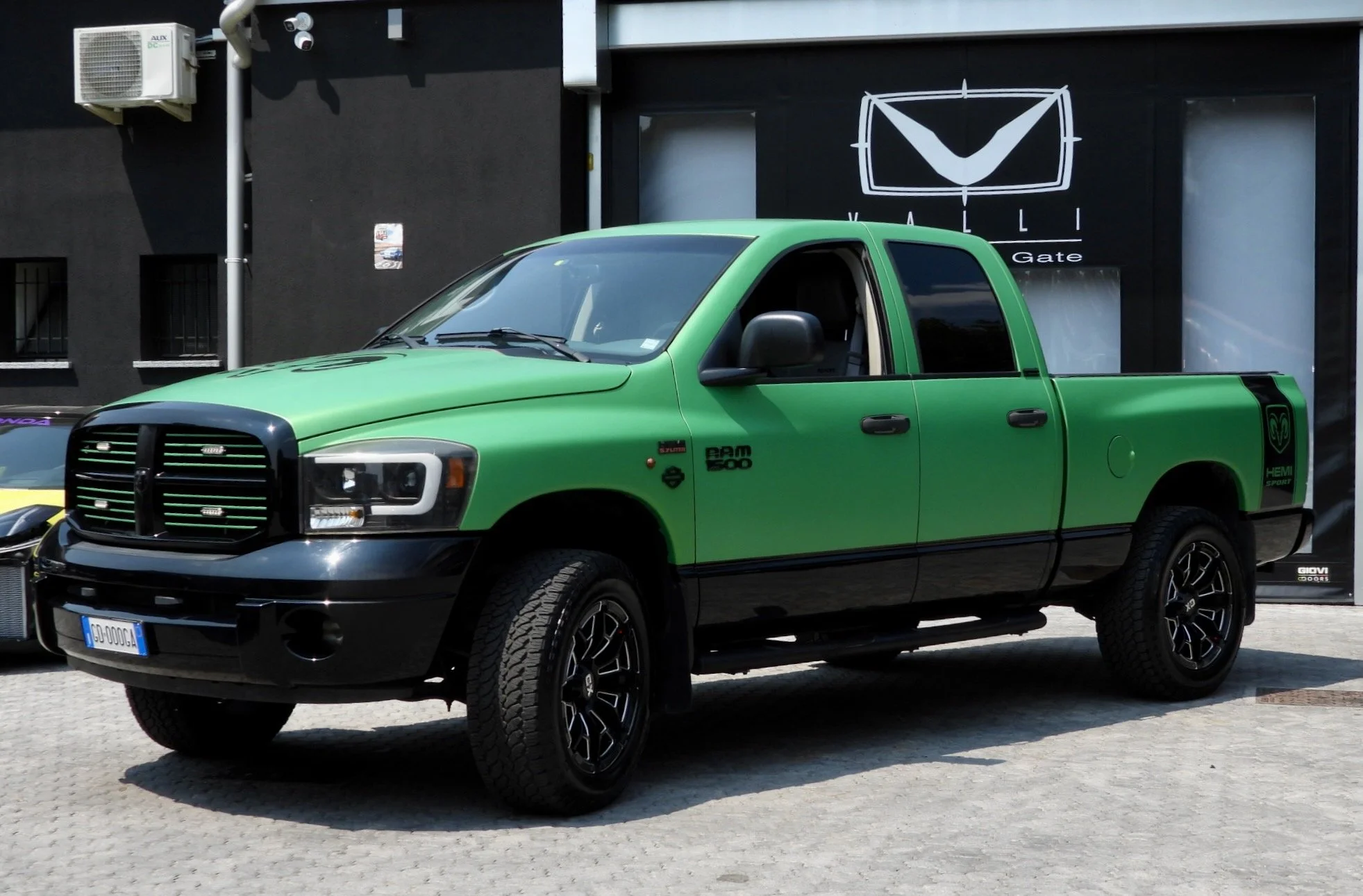 07 2006 Dodge Ram DR Sport CrewCab 5.7L V8 Hemi Marco Seghizzi - VALLI The Black Gate.jpeg