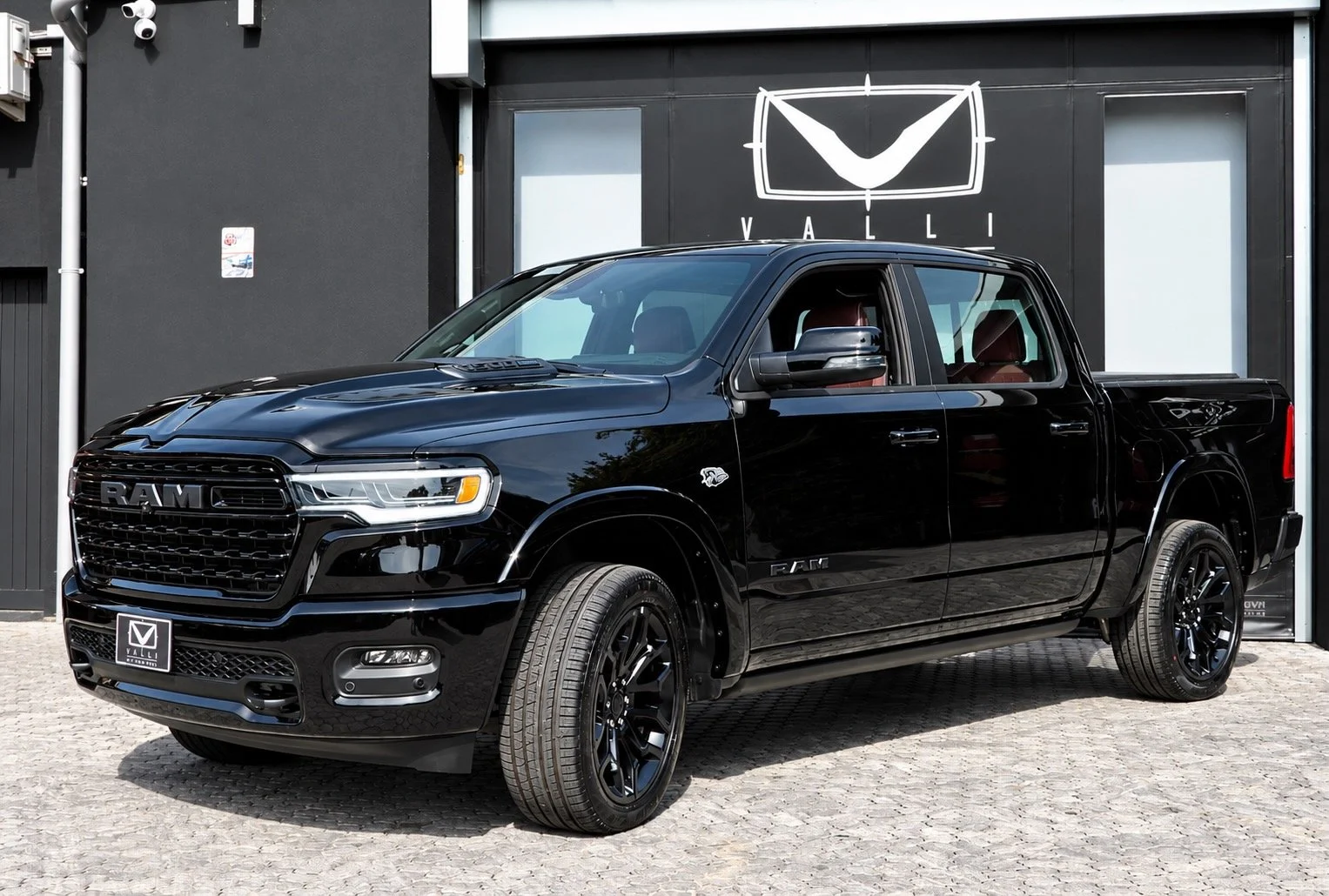 01C 2026 Dodge Ram DT Limited MFTG - Ram Box - e-Torque - Brilliant Black - Ebony Red Interior - Perfezionate.jpeg