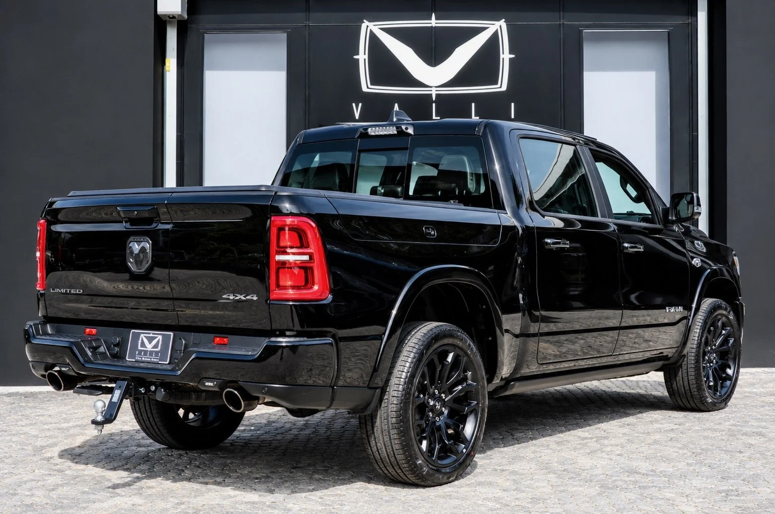 02 2026 Dodge Ram DT Limited MFTG - Ram Box - e-Torque - Brilliant Black - Ebony Red Interior - Perfezionate.jpeg