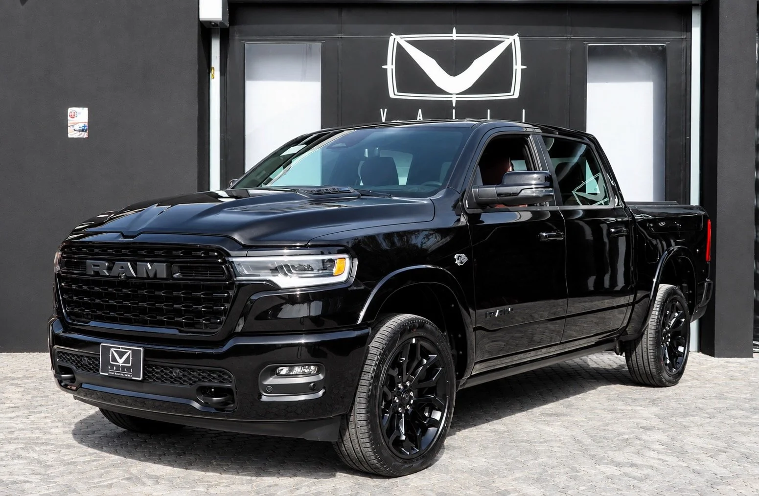 02A 2026 Dodge Ram DT Limited MFTG - Ram Box - e-Torque - Brilliant Black - Ebony Red Interior - Perfezionate.jpeg