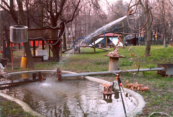 Parque de Diversiones para pájaros, diseñado por niños de preescolar de La Villeta, Reggio Emilia.