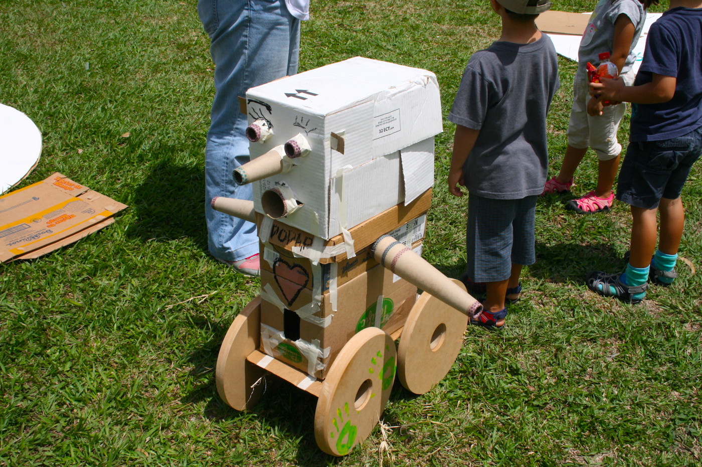 Robot creado por una familia - Pop Up Playground San Sebastián 2015