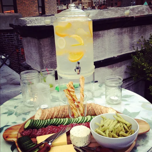 nyc-rooftop-dinner-party-appetizer