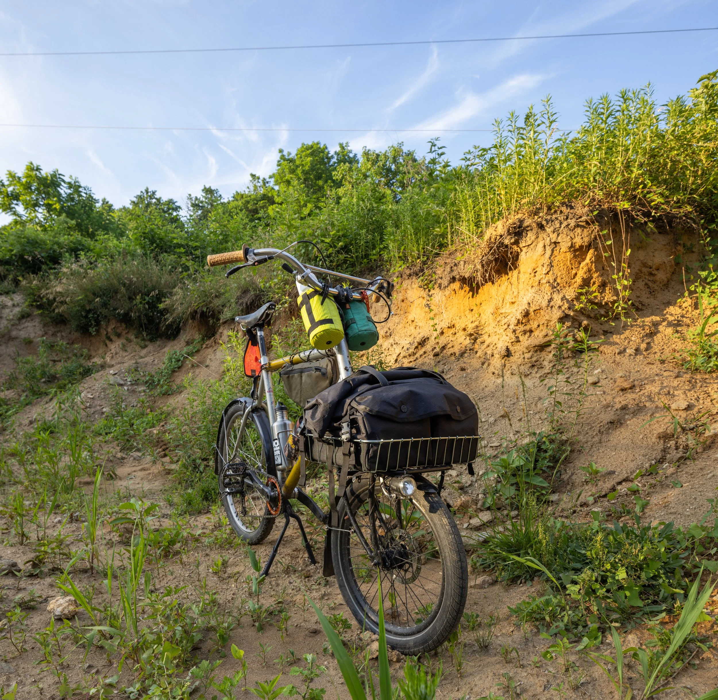   Whether you’re on your daily commute or a long weekend ride, 1733’s spacious, eye-catching bike bags keep everything organized and within easy reach.  