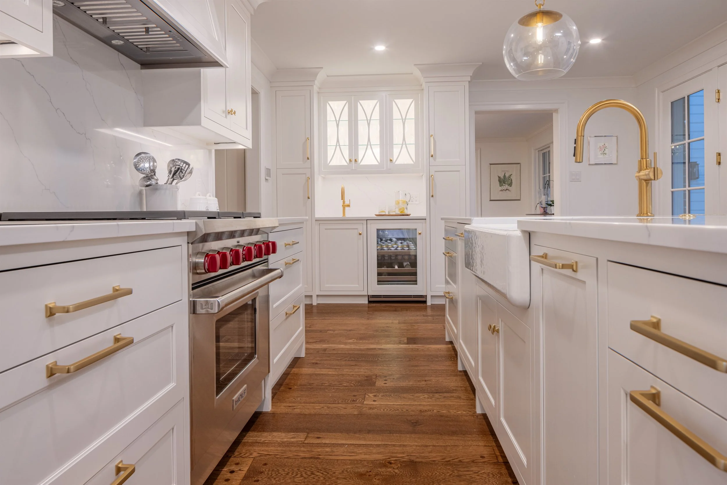   Drawers on all sides help keep useful items in close reach and unused items out of the way.  