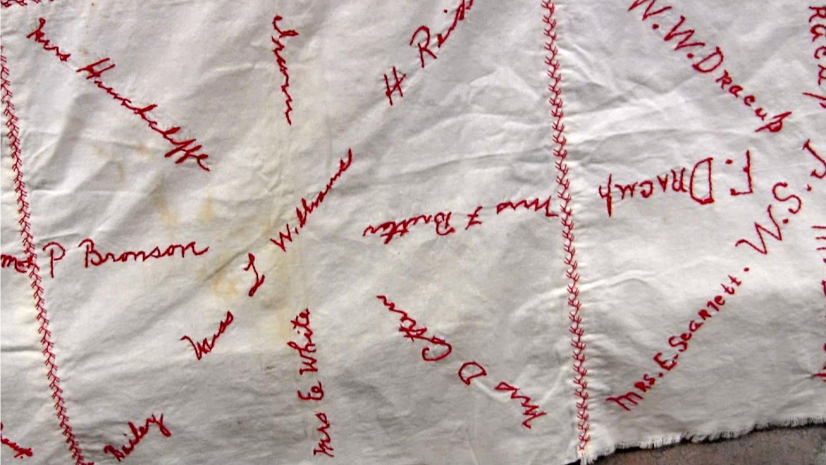 red cross quilt33.jpg