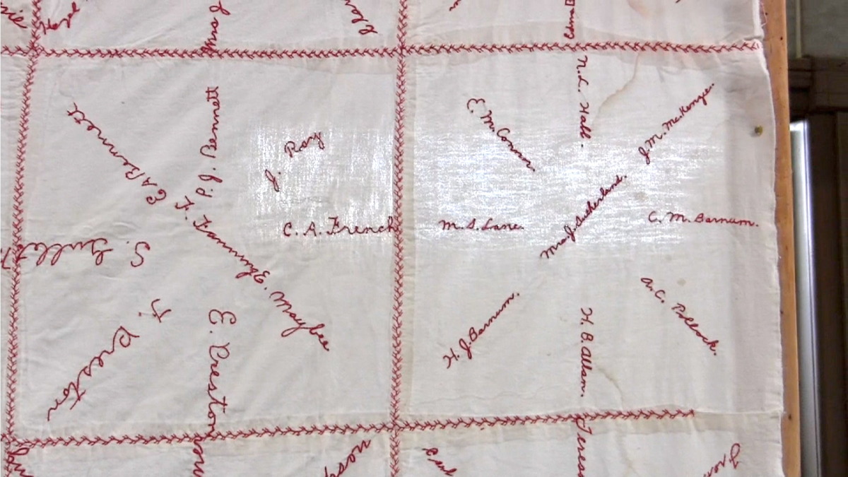 red cross quilt8.jpg