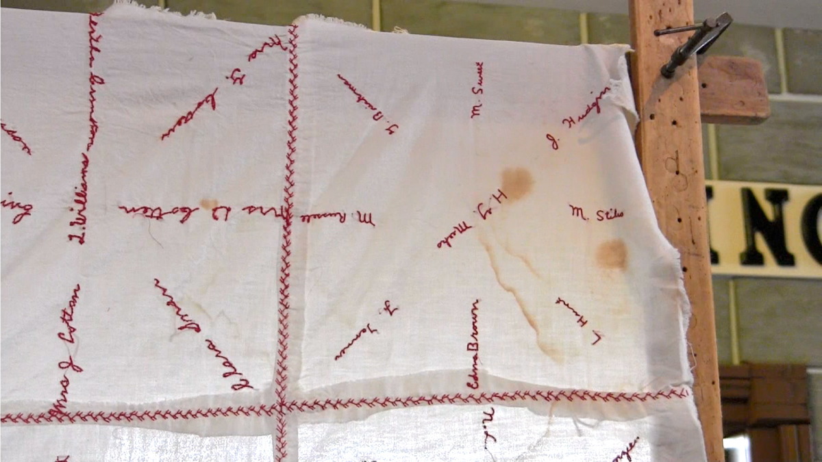 red cross quilt4.jpg