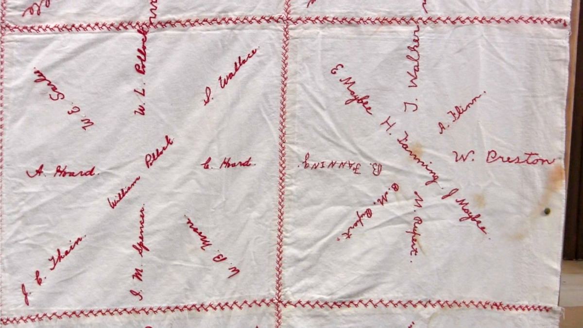 red cross quilt22.jpg