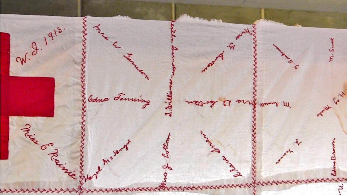 red cross quilt3.jpg