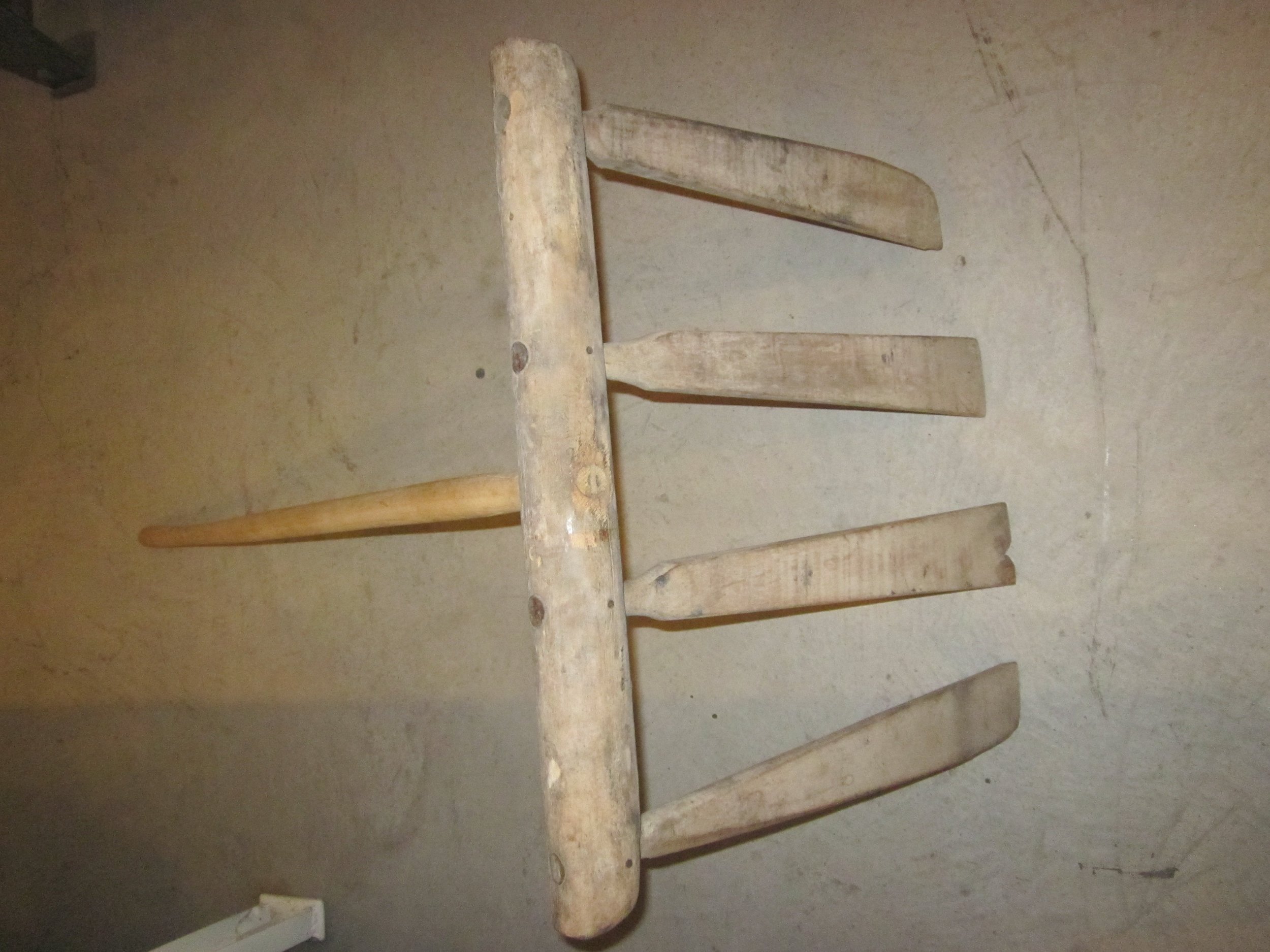 Wooden curd rake