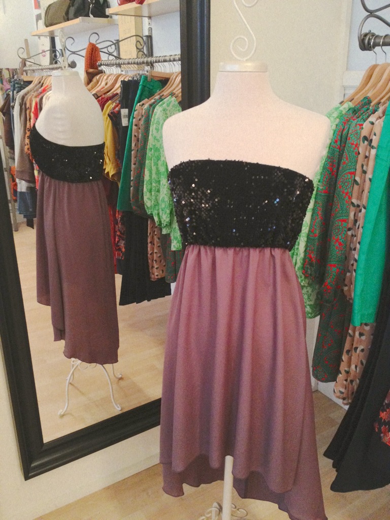 Adorable party dress for a holiday party or New Years Eve! 