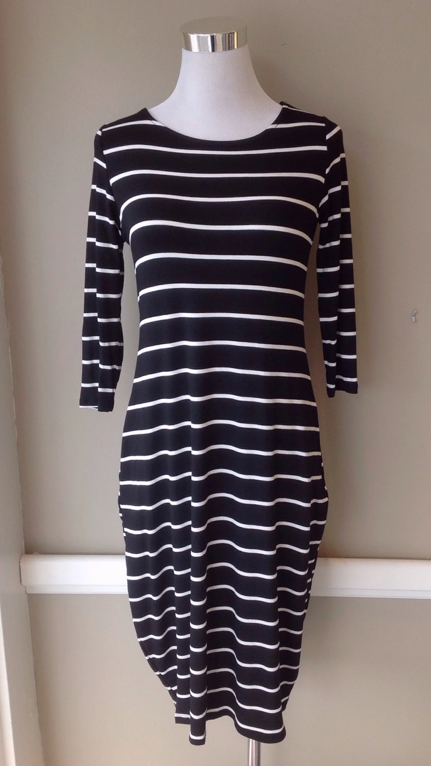 Also available in black and white stripe