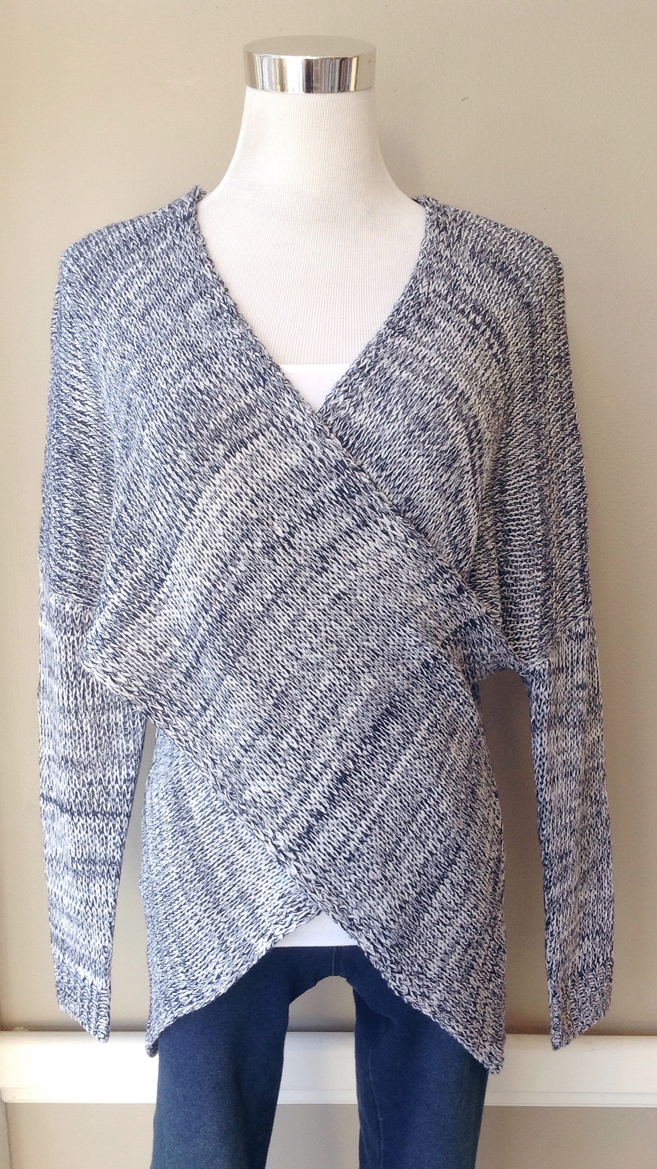 Also available in navy/white