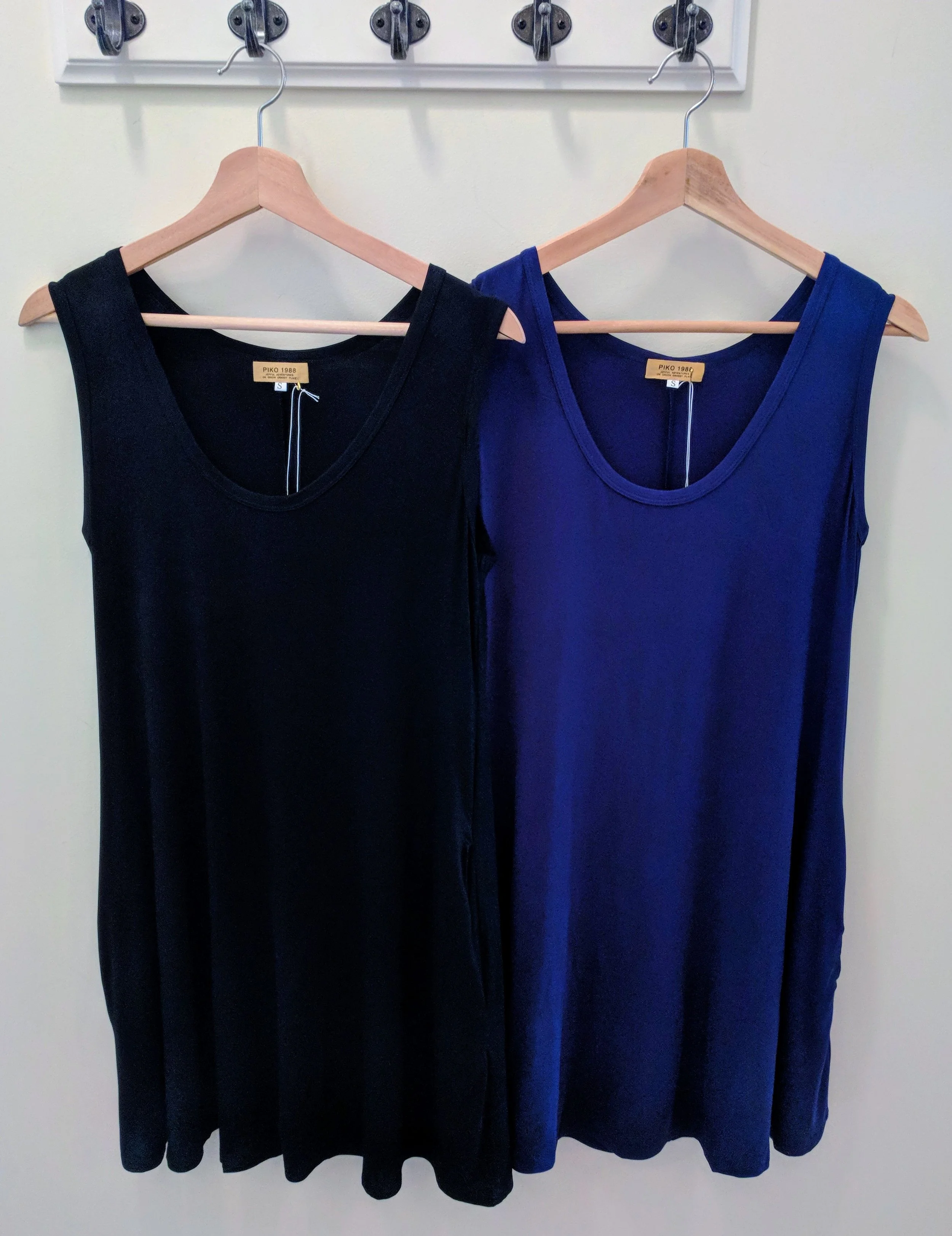 Bamboo light weight knit dress w/ pockets. Black and Navy $32