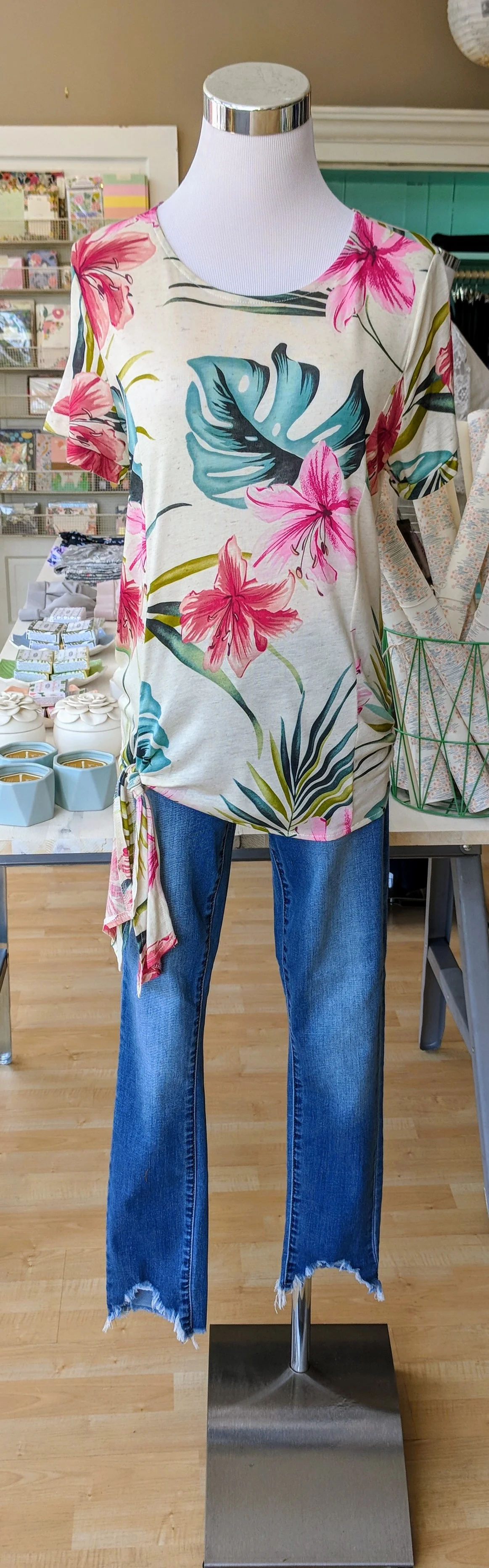 Floral knit top with tie-hem 