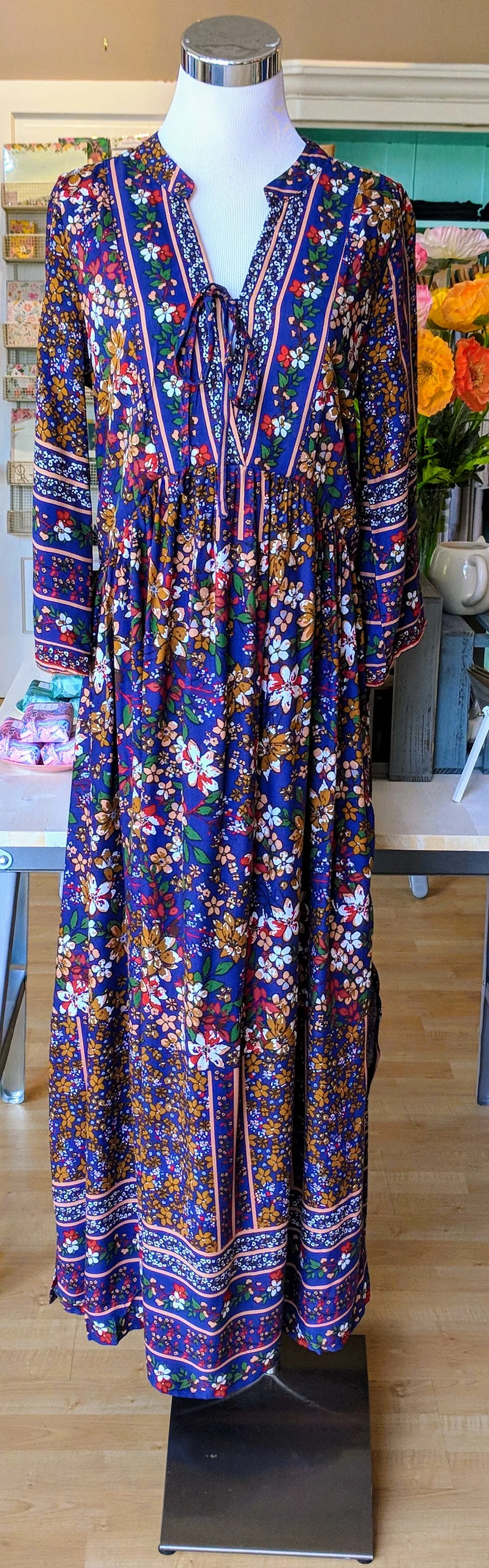 Blue pattern maxi smock dress with tie neck and 3/4 sleeve.