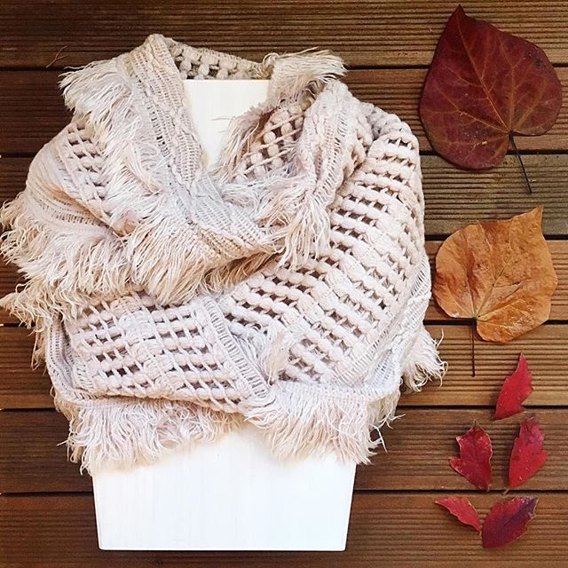 Another lovely gift idea - a light and airy scarf to remind you of spring in the coldest of weather 🌟
#meadowboutique #meadowboutiqueseattle #dress #clothing #fashion #shoppinglocal #shopping #style  #ootd  #ootdfashion  #seattlestyle #outfitinspo #