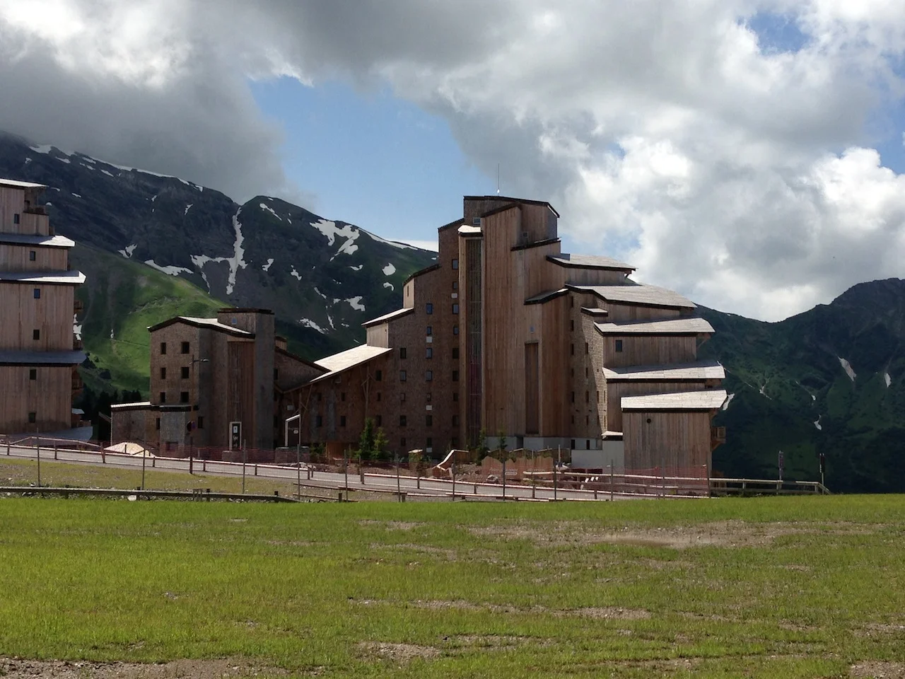 avoriaz_architec.jpg