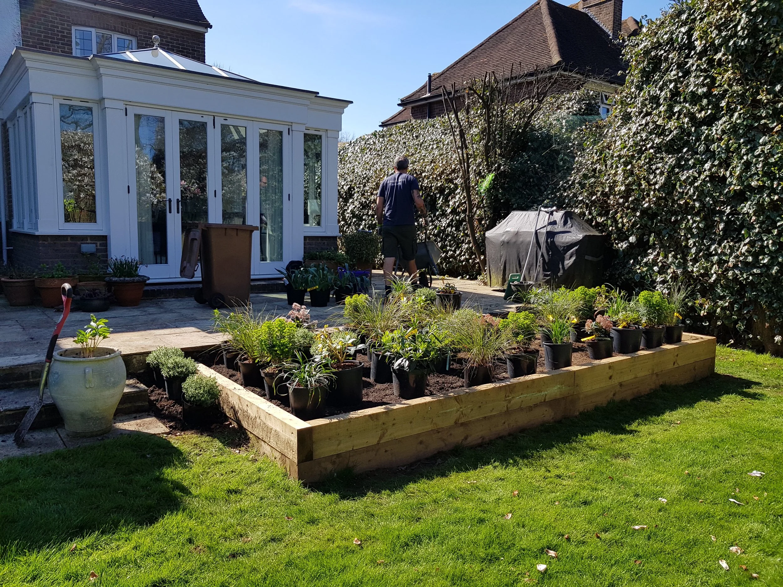 Setting out the plants pre-planting. It was a very hot day but luckily I had some help from Mick and Toby from Lawns & Leaves a local design and maintenance company