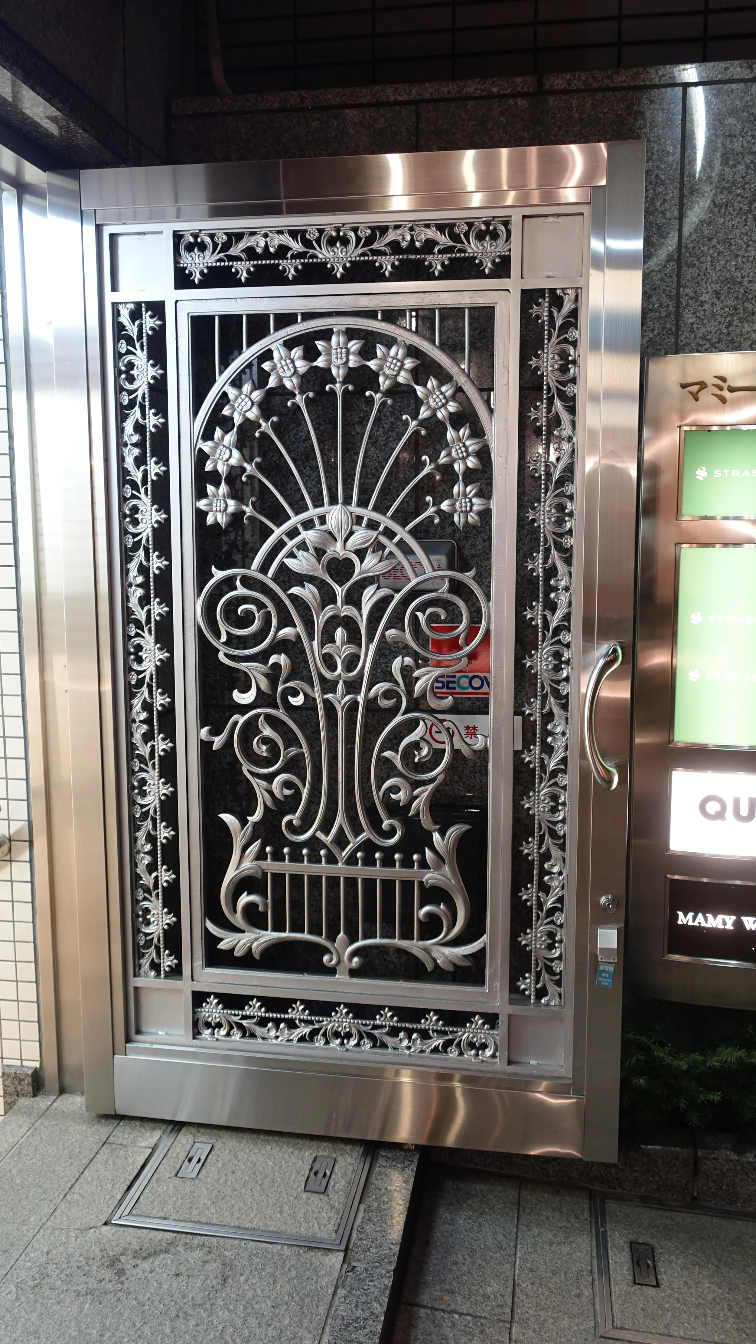 Door detail next to the Strasburgo Aoyama store.