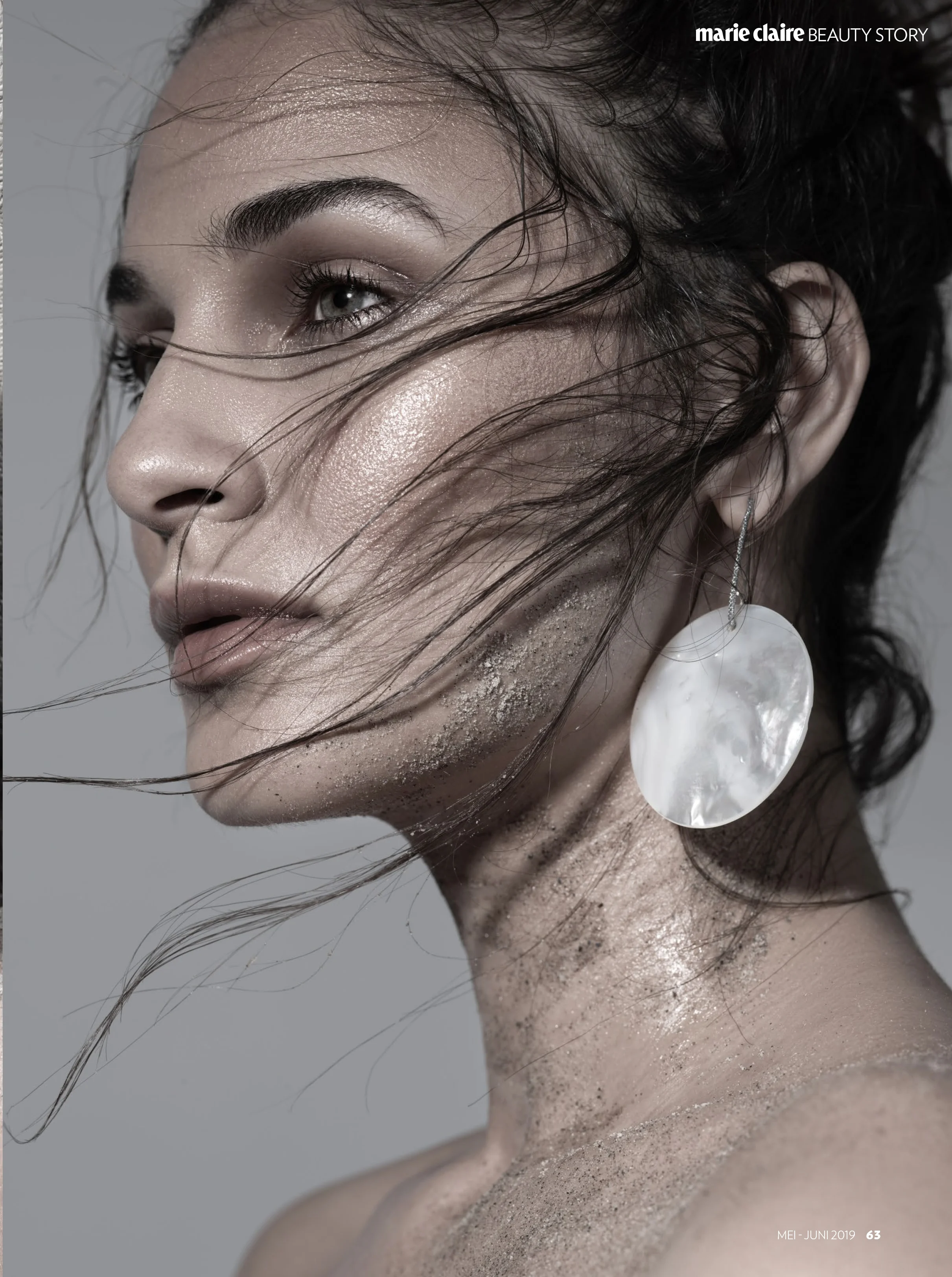 MARIE CLAIRE INDONESIA, MAY-JUNE ISSUE. PHOTOGRAPHY BY MATTHEW SCHAEFFER, STYLED BY OSCAR MONTES DE OCA. SOUTH SEA MOTHER OF PEARL EARRINGS BY SIMON ALCANTARA