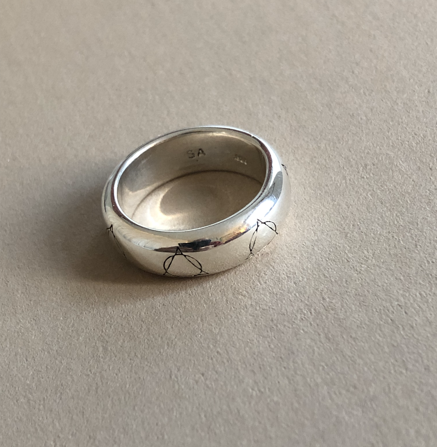 Monogram Infini grey gold wedding ring, Louis Vuitton