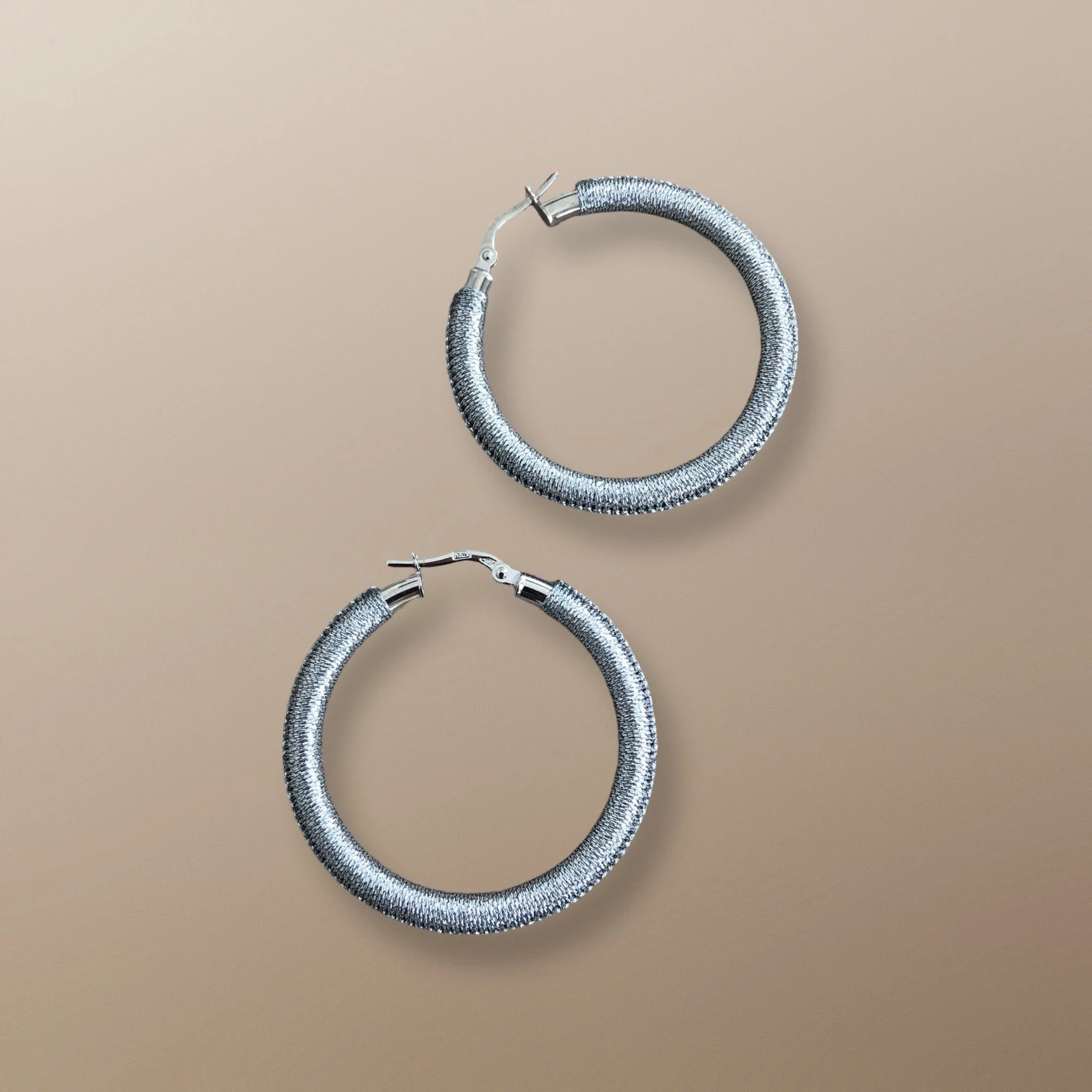 EJY129WG 14KT WHITE GOLD HOOP HAND WOVEN WITH SHINY SILVER CORD