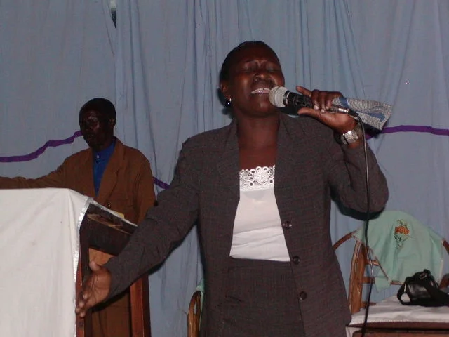 PASTOR CECILIAH NYAMBANE LEAD THE PRAYERS.JPG