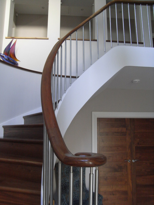Staircase bannister.JPG