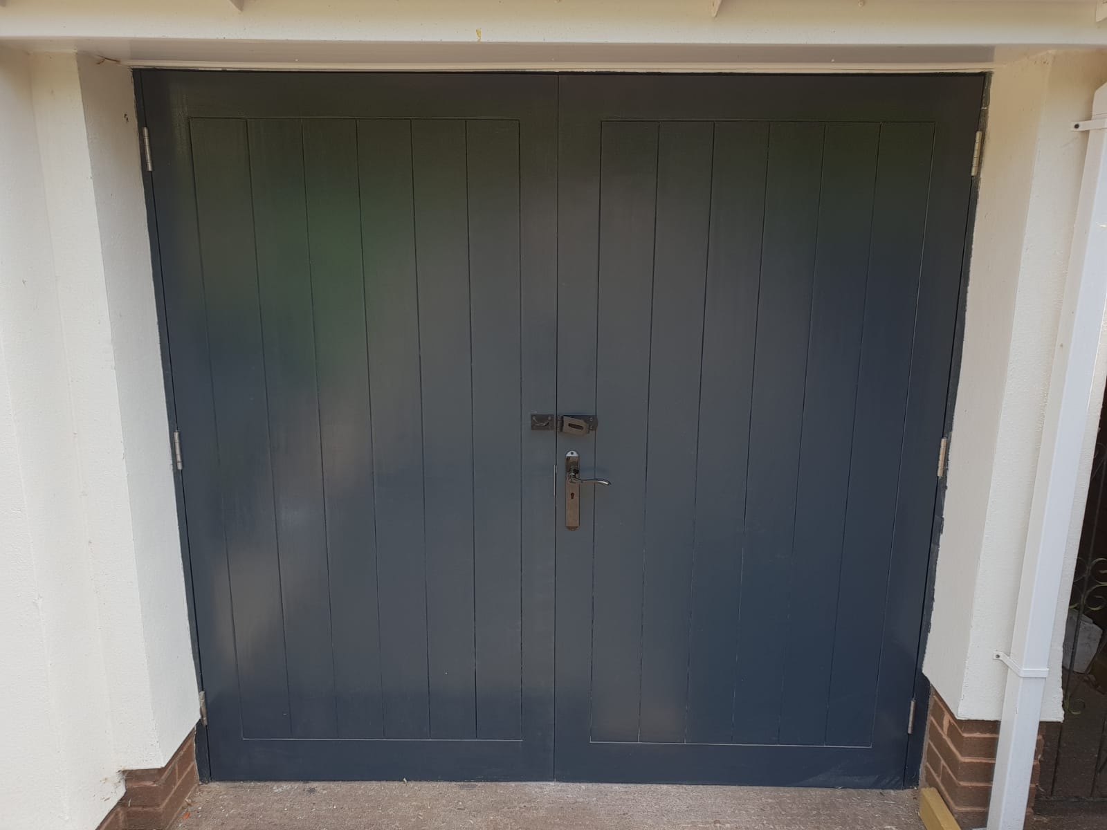 Neville Hawkin garage door.JPG