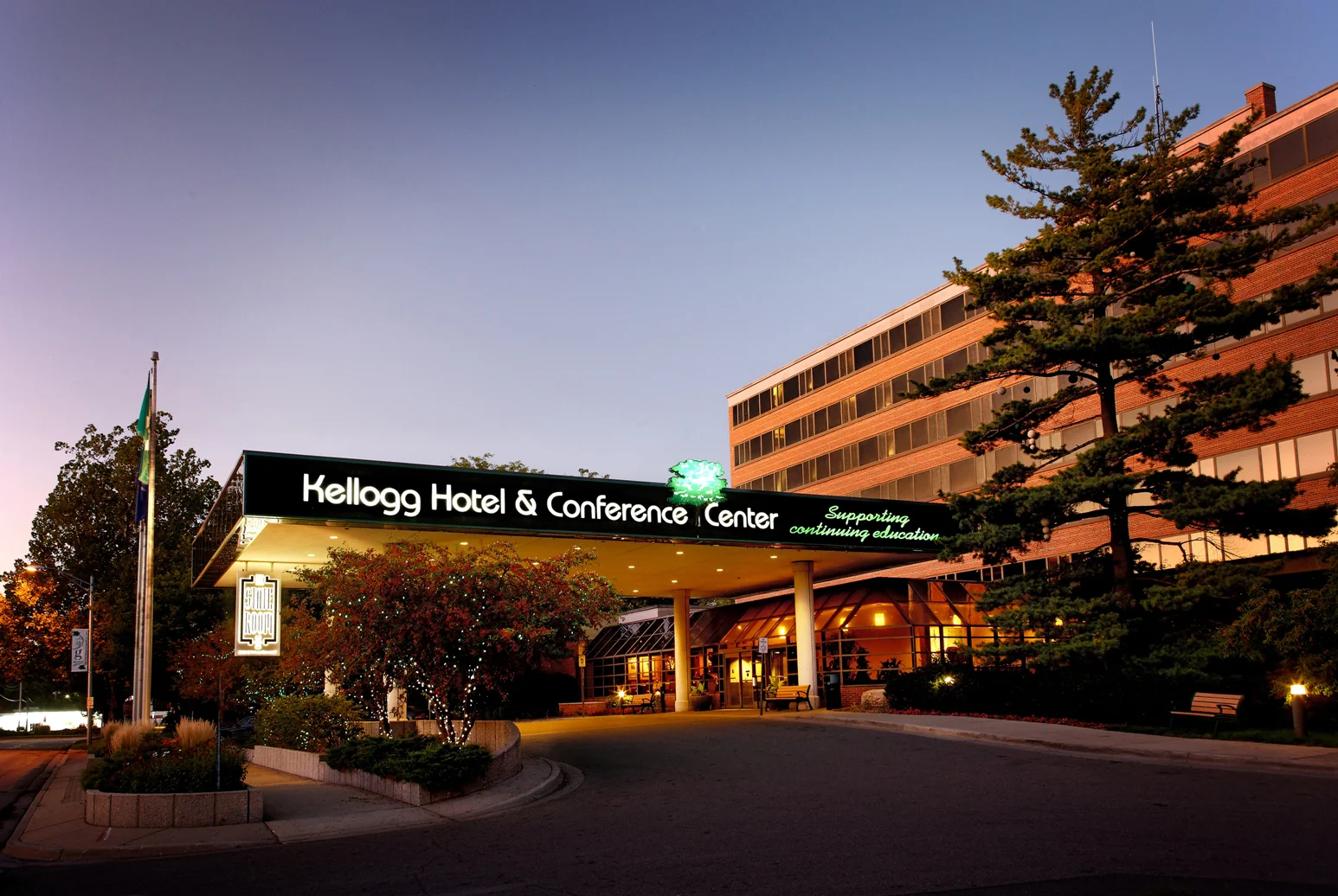 Kellogg_Front_Evening_68739D34-E6E3-423C-BF98396CFAC7A851_8fb7ee26-e617-42a8-9207d79ab220d59a.jpg