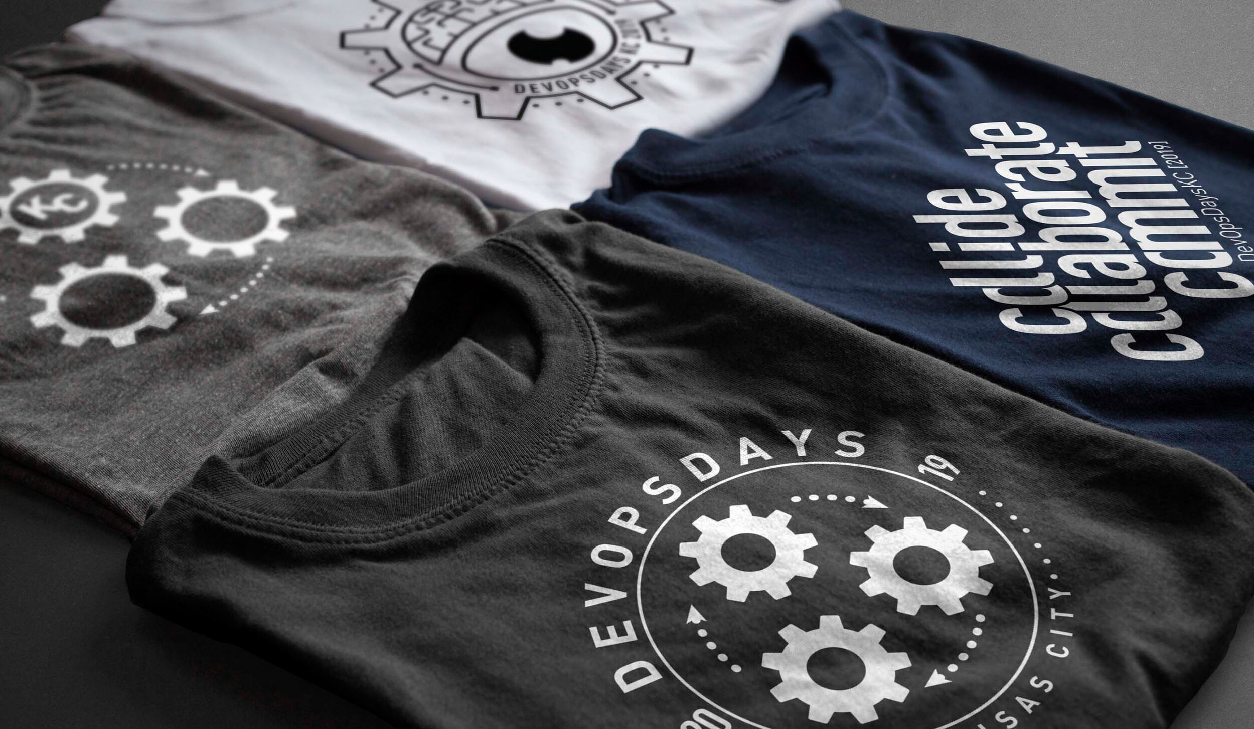 DevOpsDays19-shirts-Mockup.jpg